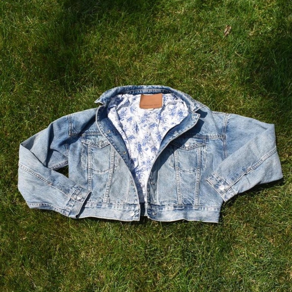 🩵 AE Cropped Floral Denim Bomber 🩵